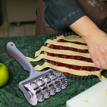 QLux Plastico Pastry Cutter – Kitchen Tools Gadgets