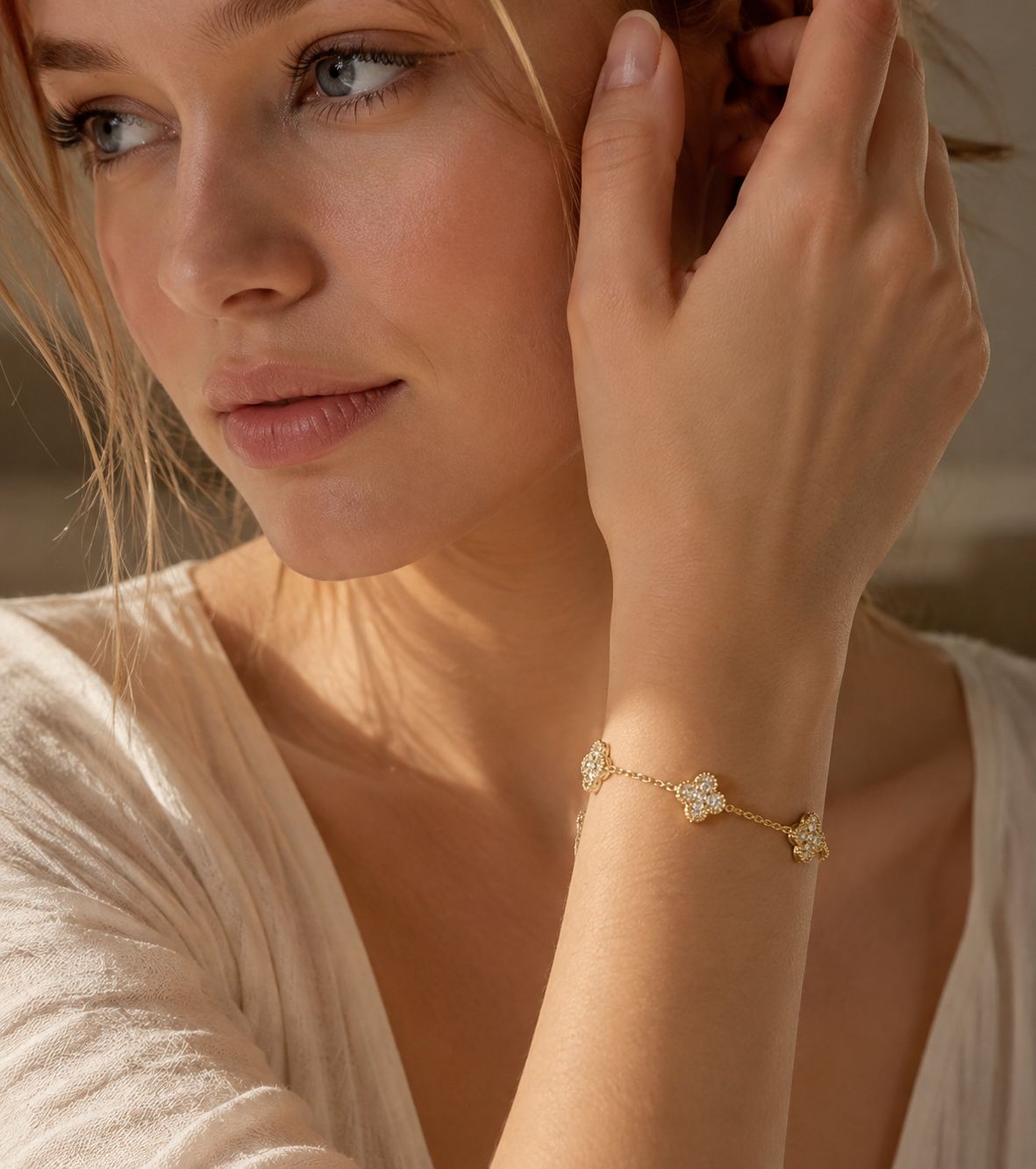 Clover Gold Charm Bracelet – Jewelry Watches