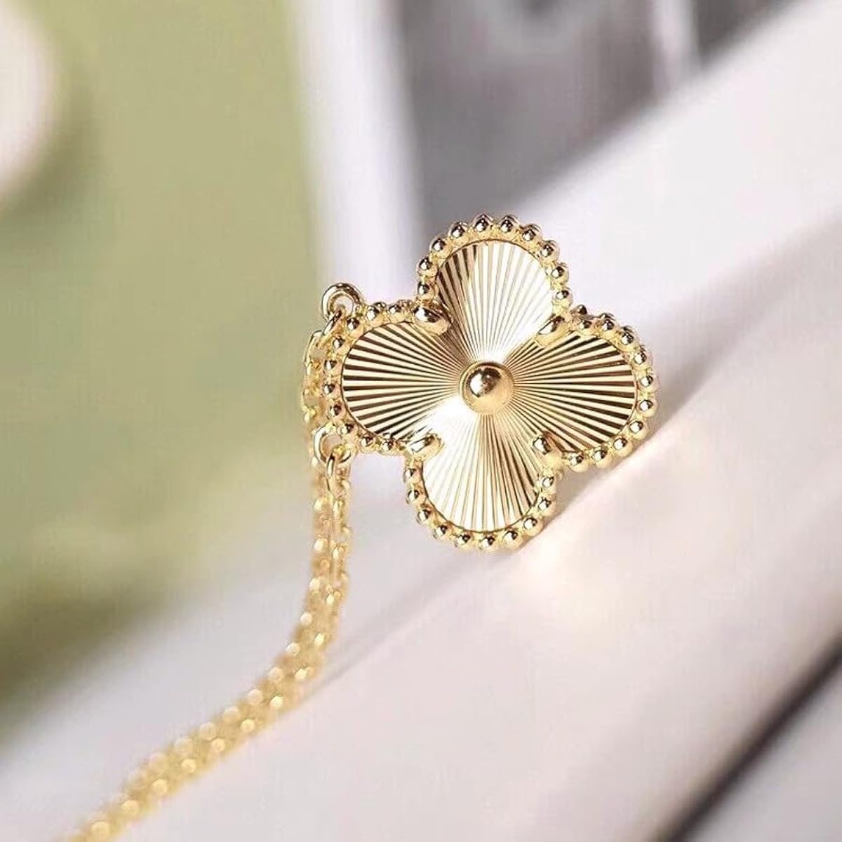 Four-Leaf Clover Gold Pendant Necklace – Jewelry Watches