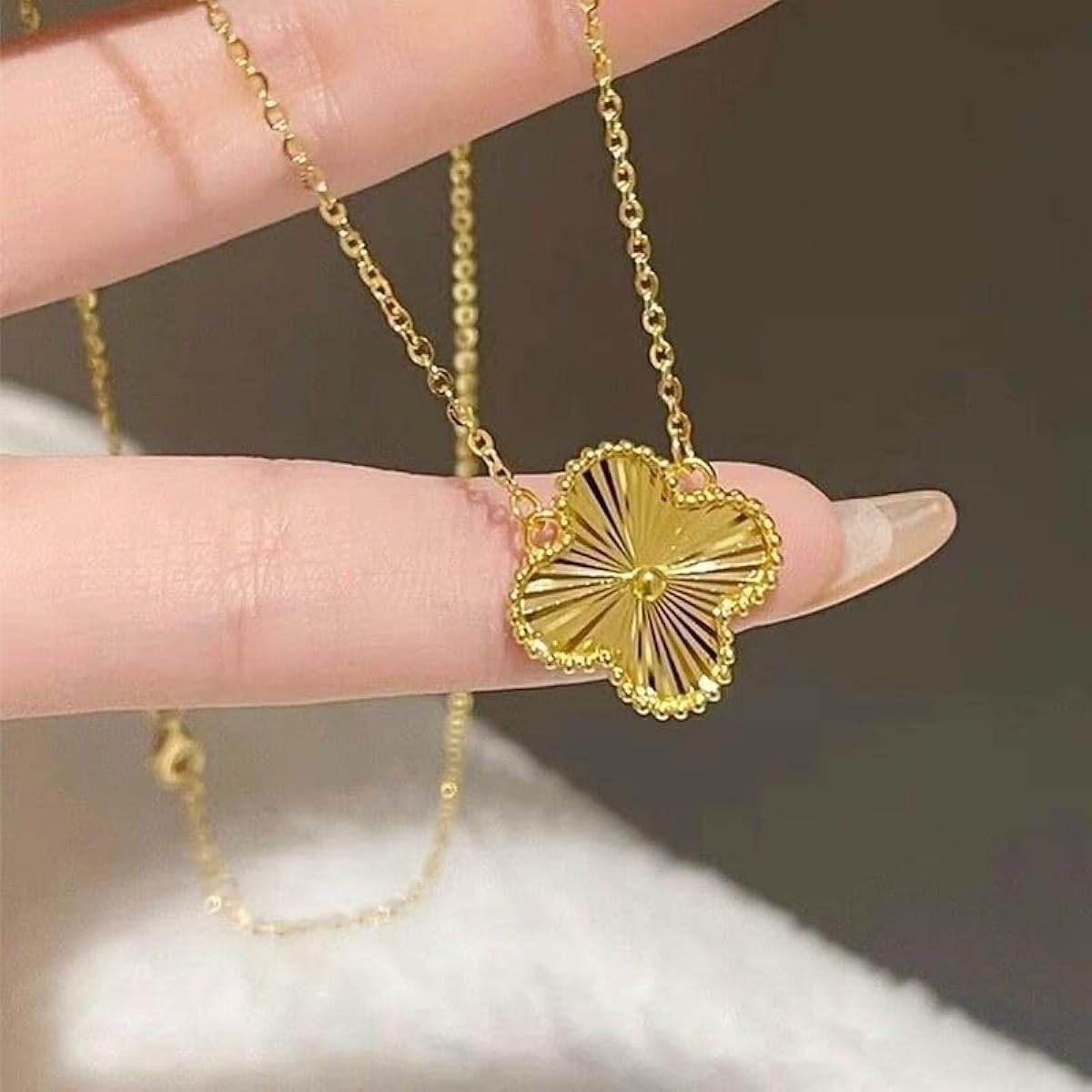 Four-Leaf Clover Gold Pendant Necklace – Jewelry Watches